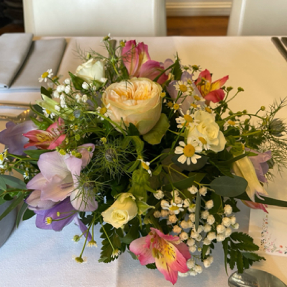 Celebration round centrepiece